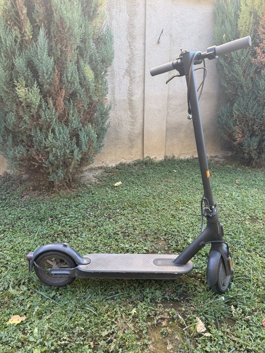 Trotineta electrica Xiaomi Mi 1S, putere motor 250 W, autonomie 30 Km, viteza maxima 25 Km/h, Negru