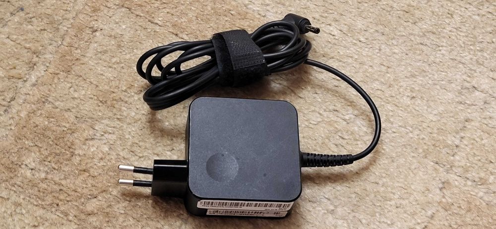 LENOVO incarcator 20V-2.25A mufa subtire fuctional