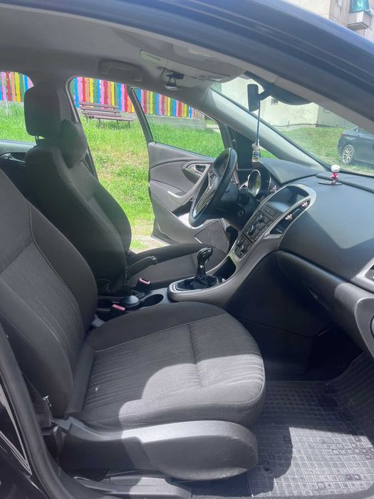 Opel Astra j 2011