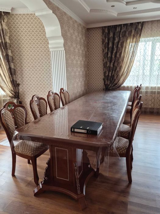 Продам стол со стульями для гостиной