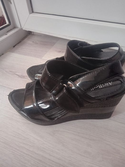 Босоножки, полусапожки