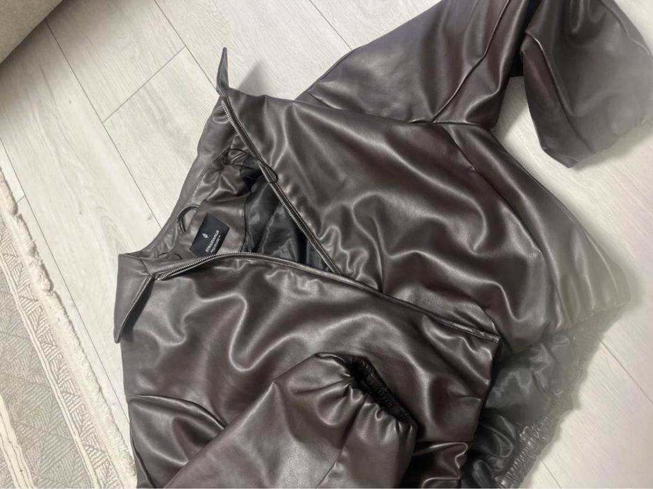 кожанка в коричневом цвете