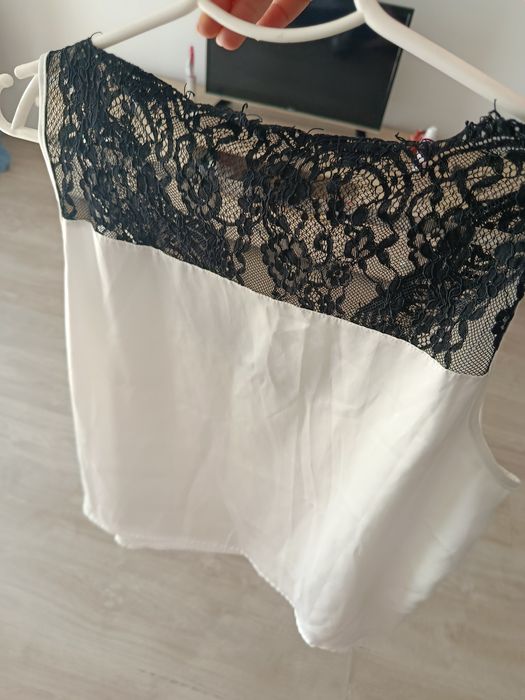 O bluza foarte eleganta