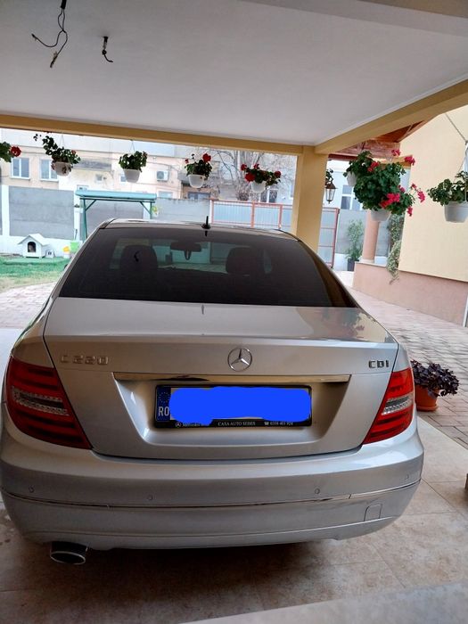 Vând Mercedes C class 220