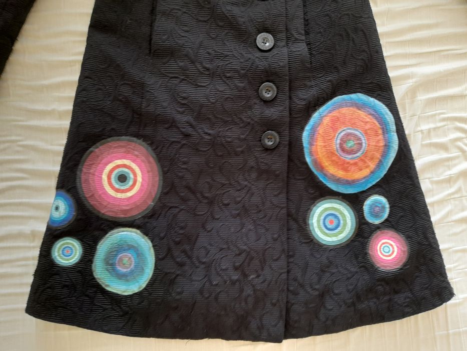 Продавам дамско палто на фирмата Desigual