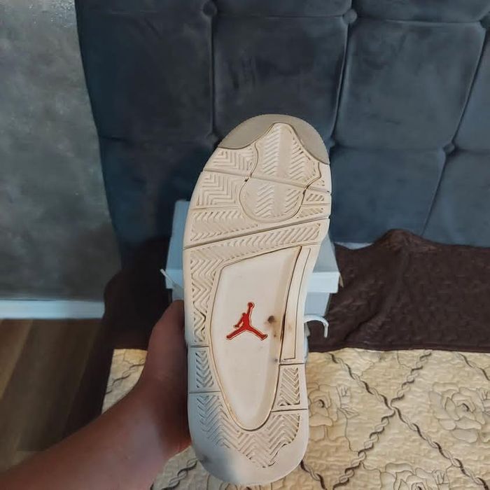 Jordan 4 Metallica