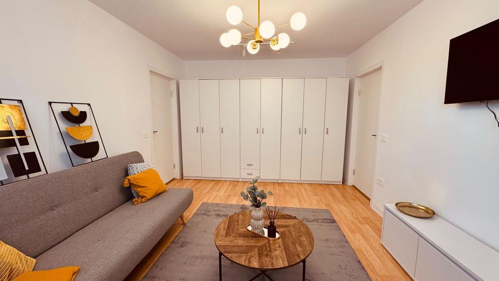 Inchiriez apartament 2 camere,etaj 2 din 4, zona foarte buna in Brasov,prima inchiriere