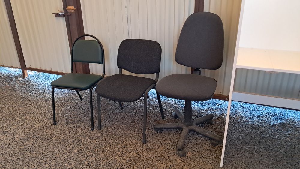 Продам стол,стулья