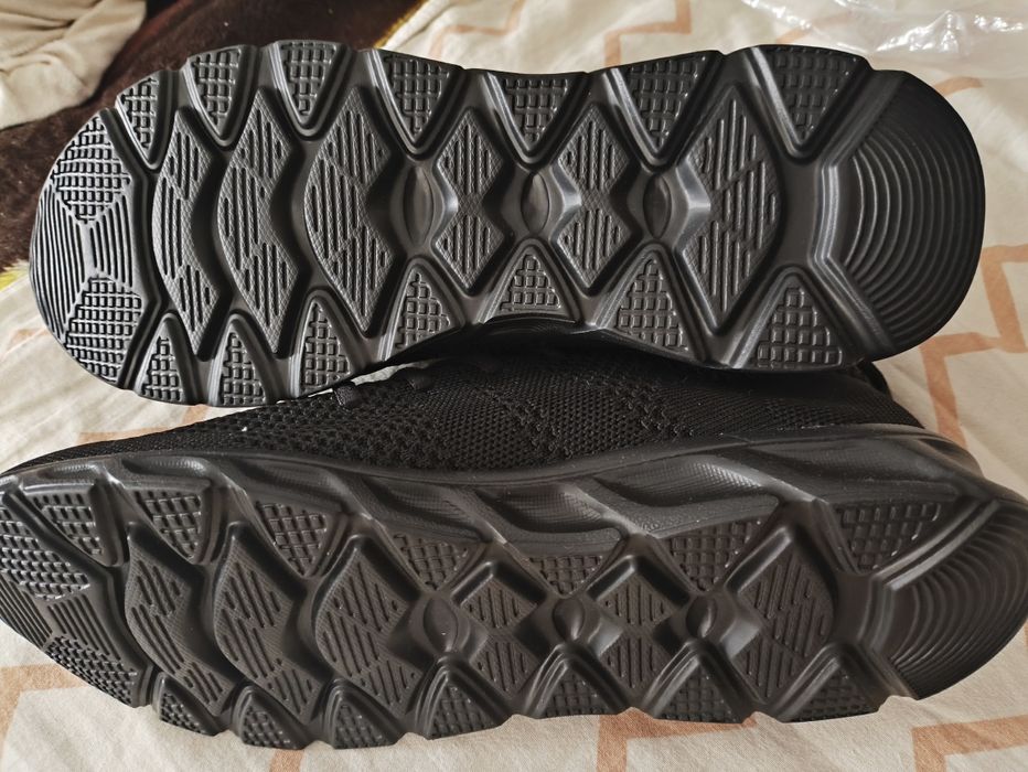 Продам красовки новые