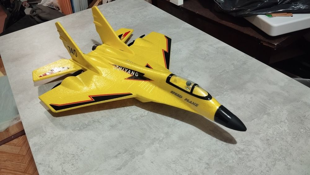 Самолёт на радиоуправлении ZY-740