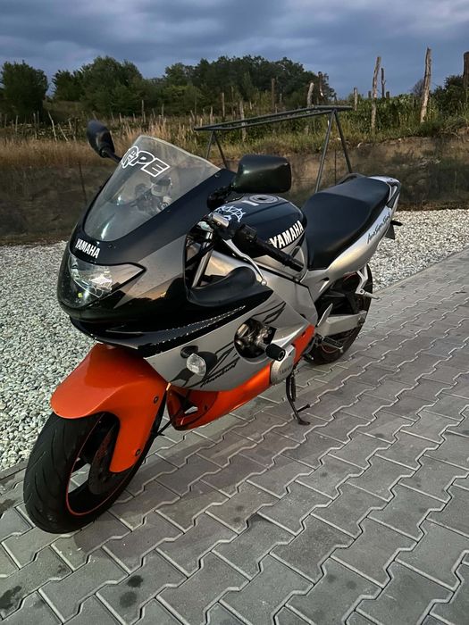 Vând Yamaha thundercat 600