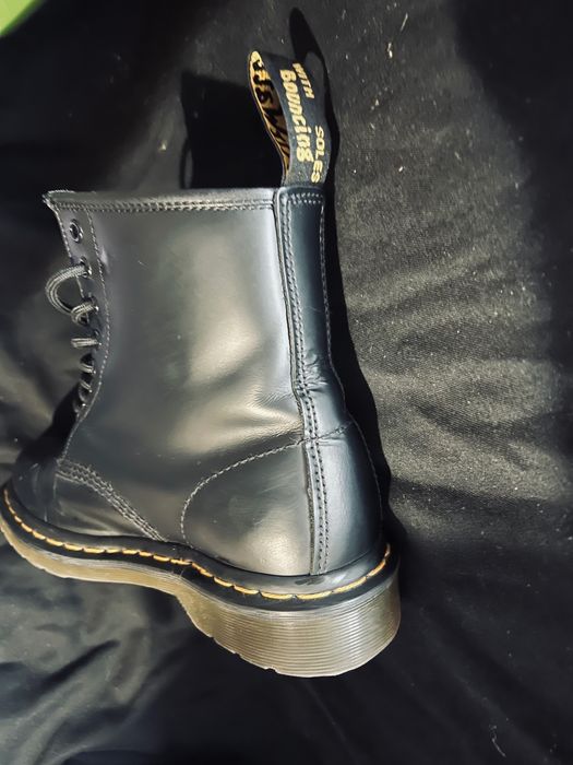 Дамски Кубинки Dr. Martens Vegan 1460
в черно с равна подметка