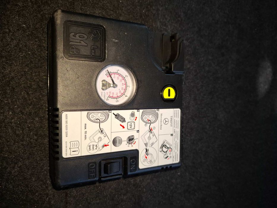 Compresor aer umflat unflat roata pana  mercedes puternic 180w 15A nou