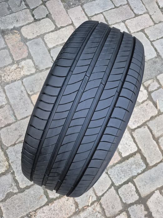 O bucată 225/55 R17 vară - una Michelin Continental Semperit