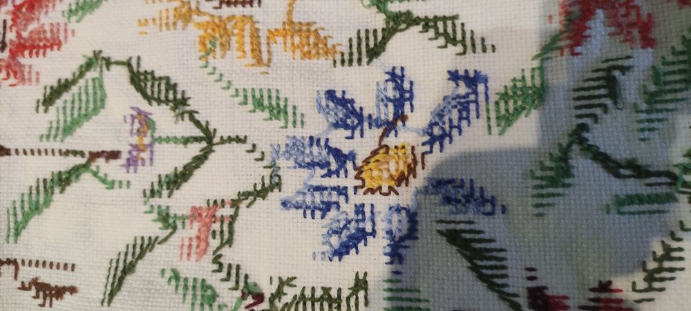 Българска шевица цветна 150/150 см