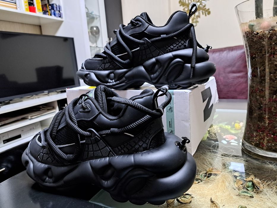 Продавам мъжки маратонки уникален модел 43,44 номер.