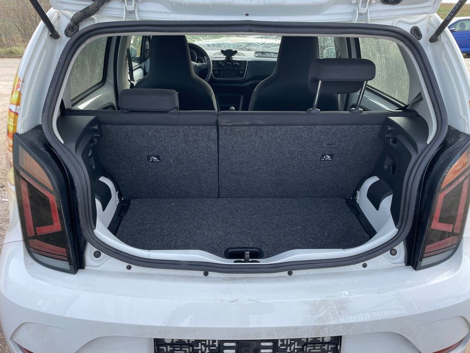 Volkswagen UP 1.0i 65 кс. двигател DSG 30000 км. 5 ск. 2024г.