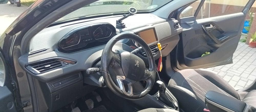 PEUGEOT 208 2012 — imagine 4