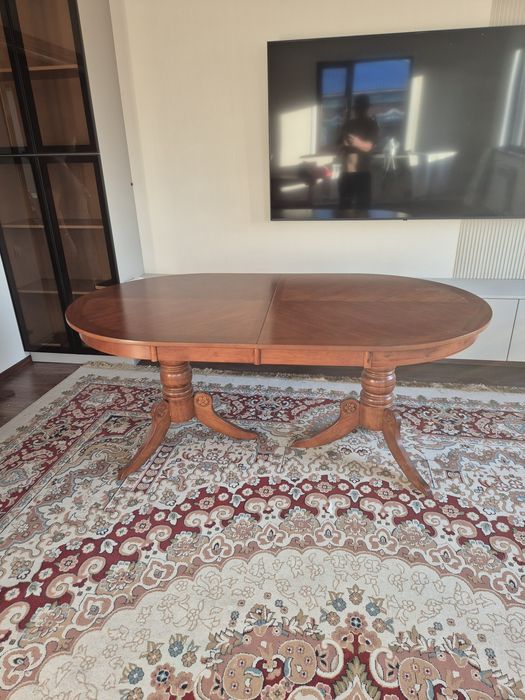 Продам стол в гостиную