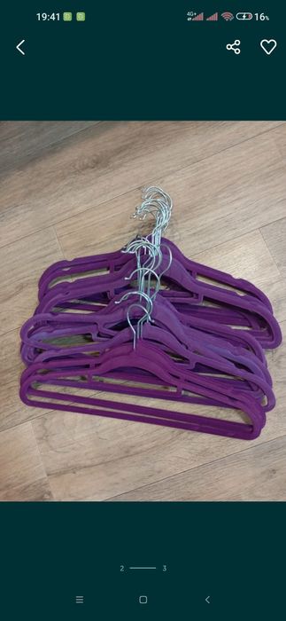 Продам вешалки новые.