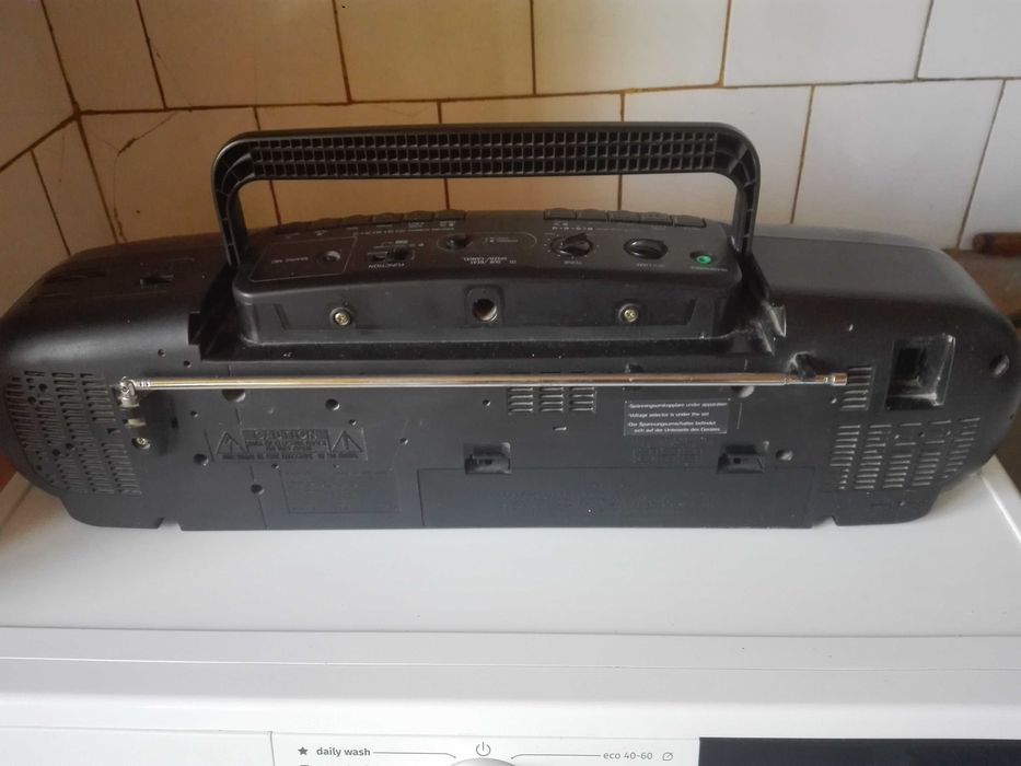 Радиокасетофон SANYO , радио VEF 206 и NORD MENDE U 106 .