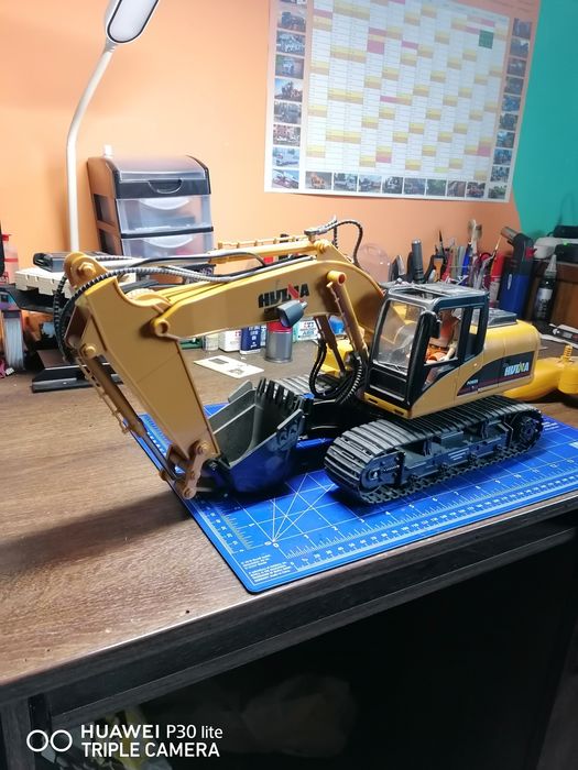 Vand excavator Huina 1555.