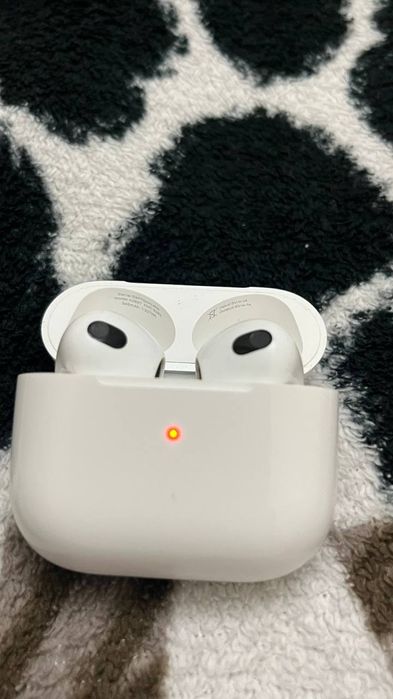 Продаю оригинальные AirPods 3