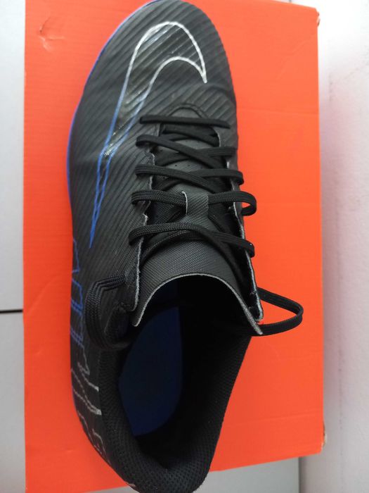 Футболни обувки  Nike - бутонки, стоножки