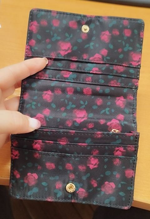 Дамски портфейл за документи