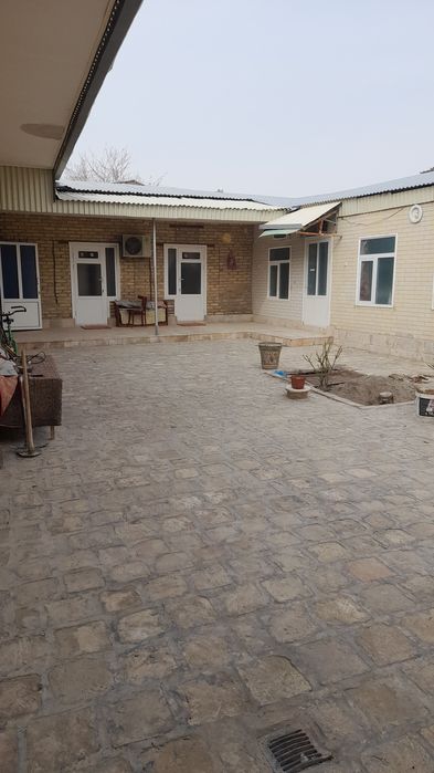 Эски шахарда 4 сотихли ховли сотилади. Манзил: 2 нчи компил