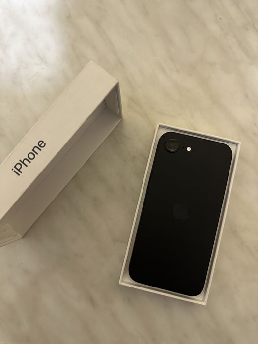 Apple iPhone 16e 256GB