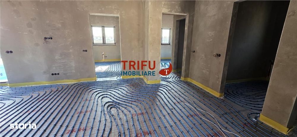 Case de vânzare în diferite stadii de construcție