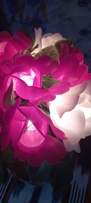 Светильник сотилади