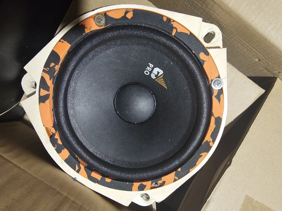 Продам Мидбасс DL Audio Midbass