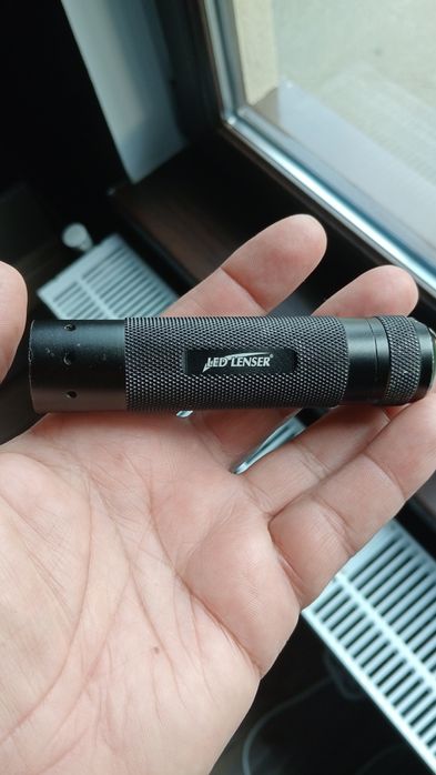 Lanterna ledlenser V2