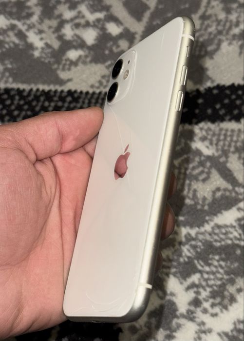 iPhone 11 no sim (WiFi)