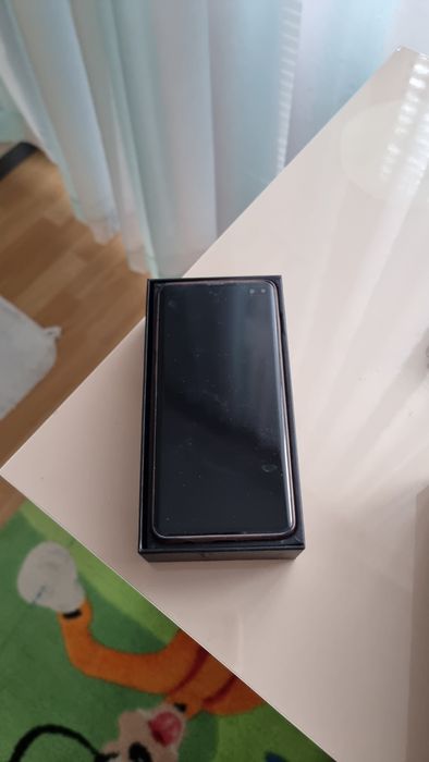 Продавам телефон самсунг