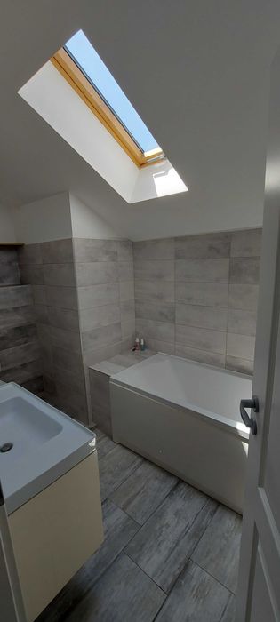 Închiriez apartament 2 camere (mansarda)