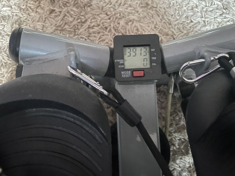 Stepper cardio cu afisaj si cuzi elastice ca nou