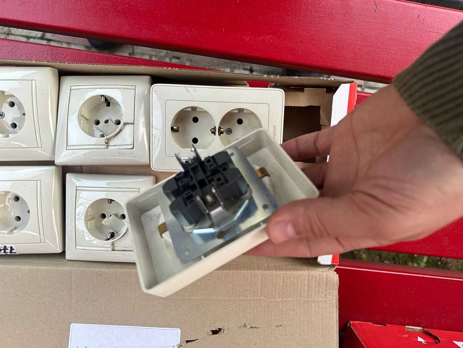 Разетки включатели