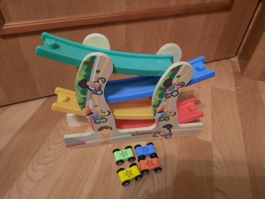 Деревянная игрушка горка