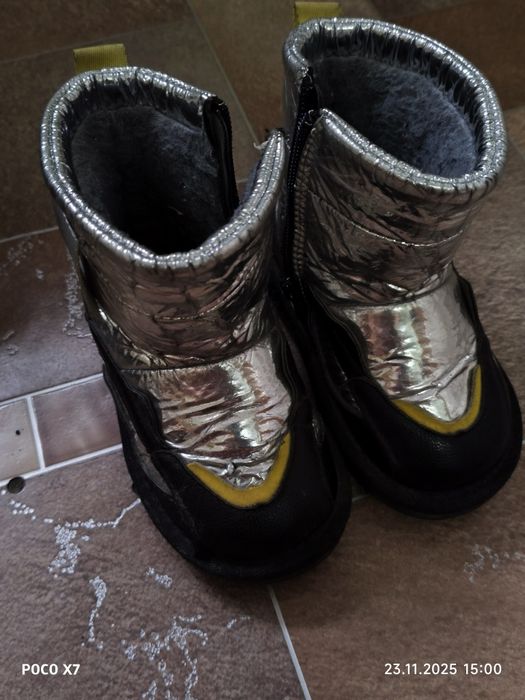 Прадаю детски сапоги женски