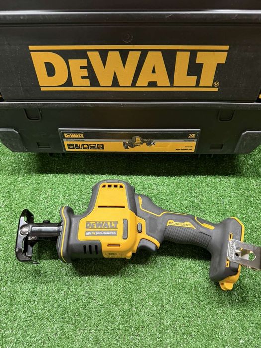 Чисто нов безчетков саблен трион на DeWALT DCS369