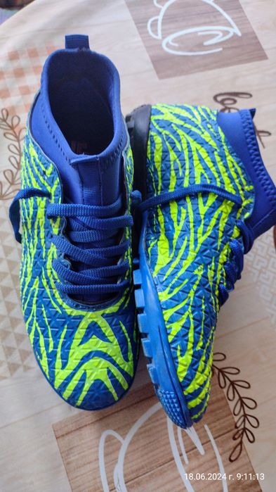 Продавам:Спортни футболни обувки/маратонки Lion made in Turkey.