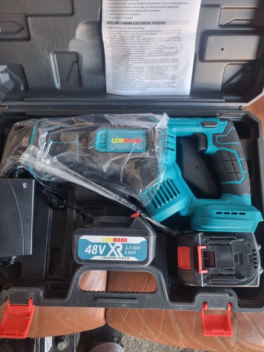 Fierăstrău electric cu 2 acumulatori Leihmann