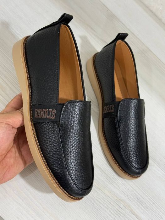 Обув макасины кожаные