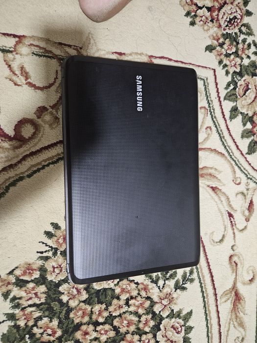 Ноутбук самсунг.