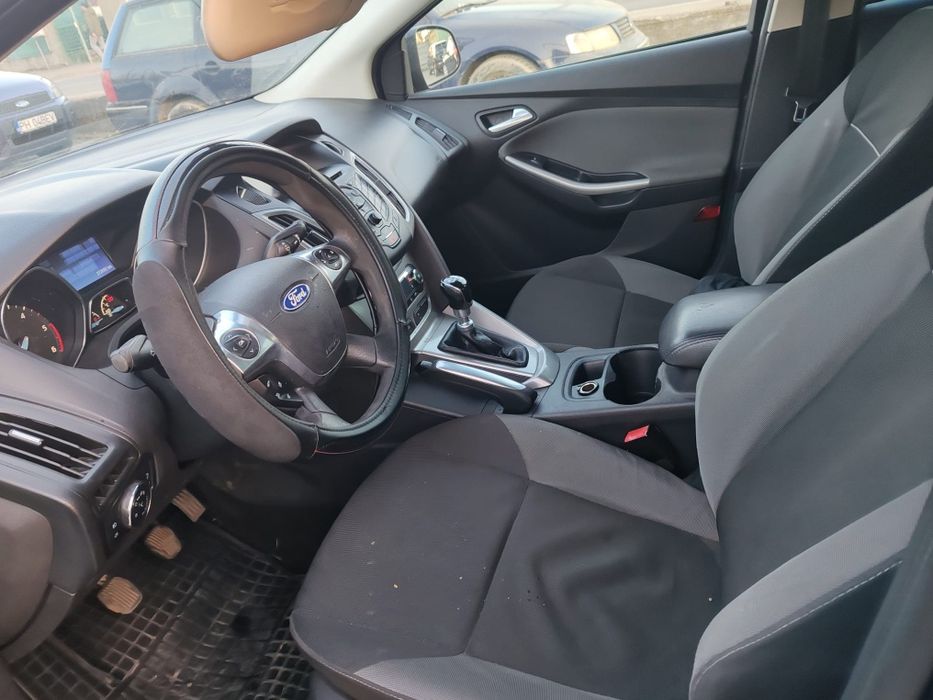 Vând Ford Focus an 2012 motor 1.6Ddci