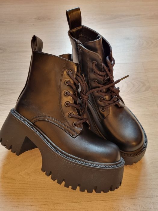 Продам осенние ботинки женские