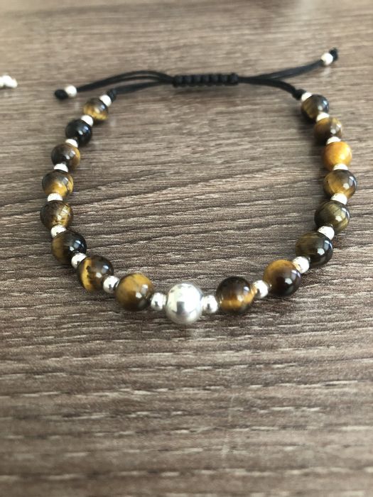 Гривни със сребро и естествени камъни